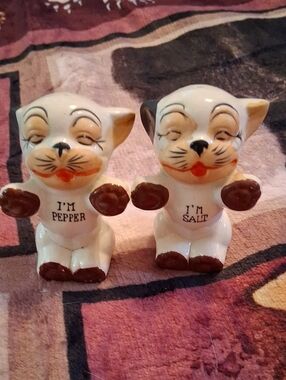 Made In Japan Ceramic Cat Salt & Pepper Shakers - White and Brown